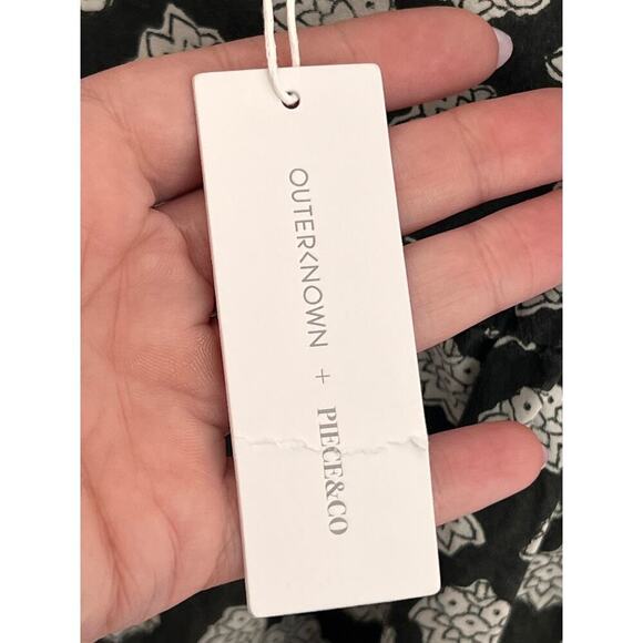 Outerknown Astrid Floral Ruffle Flutter Sleeve Blouse Top Gray Women's M NWT - Picture 9 of 11